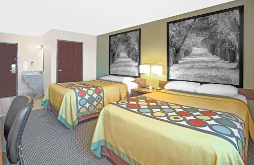 Windsor Hotel | Super 8 by Wyndham Windsor/Madison North