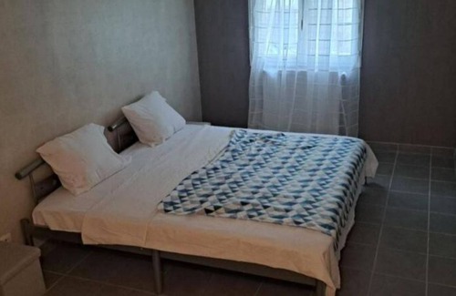 La Souterraine Bed & Breakfast | Super Appartement Meublé Avec Cours Intérieur, en Plein Centre Ville