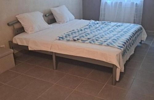 La Souterraine Bed & Breakfast | Super Appartement Meublé Avec Cours Intérieur, en Plein Centre Ville