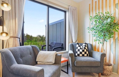 Albany House | Super Chic Apt nr Albany Mall | Carpark & Fibre