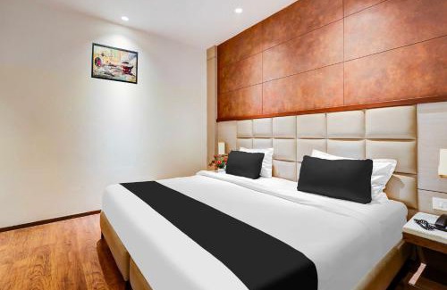 Chhatarpur Hotel | Super Collection O Chhatarpur Near Metro Park