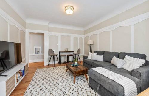 Richmond District House | Super Convenient 1br City Pad With Garage Parking