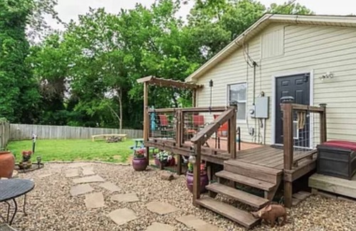 Benton Cottage | Super cute getaway home!