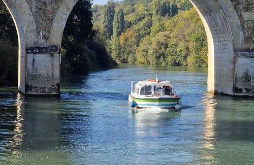 La Ferte-sous-Jouarre Boat Rental | Super Mini-salle Pour vos Fêtes, sur L'eau !