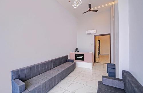 Sanwer Hotel | Super Townhouse Oak Aurobindo Hospital Formerly Hotel Aashiyana