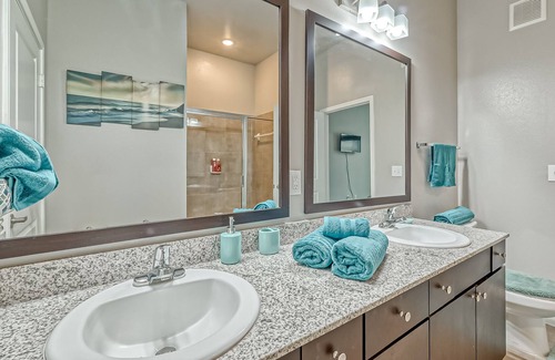 South Main Apartment | Superb 2Bed 2Bath W Pool View N NRG Med Ctr Area