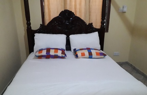 Manyimbo House | Superb accommodation with swimming pool ,wifi , available for short and long let