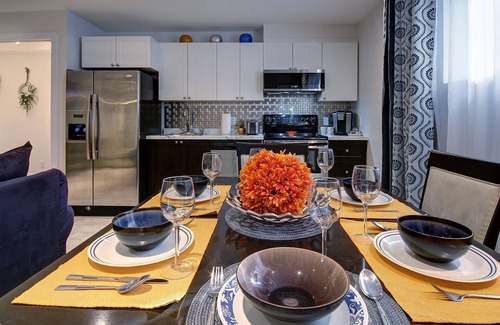 Brossard Apartment | Superb apartment 15 min from Montreal - Free Parking