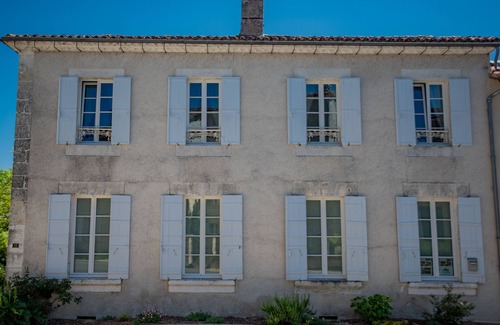 Bonnes House | Superb family home on the edge of a river