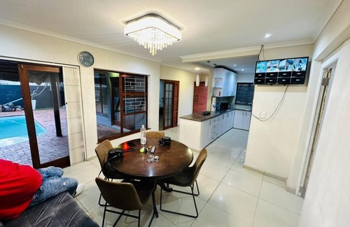 Flamingo Vlei House | Superb house with AC in Cape Town