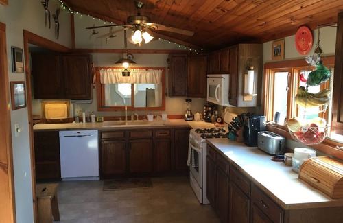 Town of Hermon Cabin | Superb Lake House For Your Family Vacation - Trout Lake Waterfront