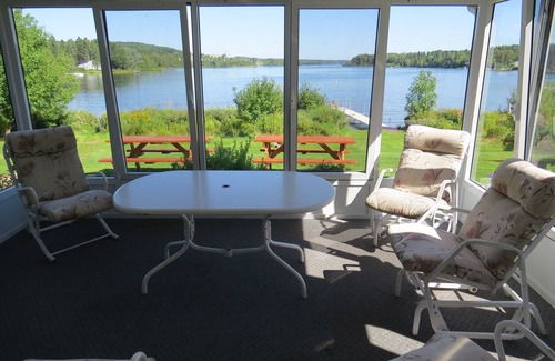 Lac-Etchemin House | SUPERB LAKEFRONT PROPERTY AND IDYLLIC SETTING FOR A MEMORABLE STAY