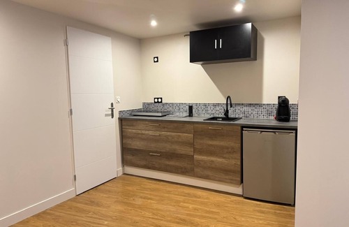 Balaruc-le-Vieux Apartment | Superb renovated studio in medieval house with terrace and view of Thau lagoon