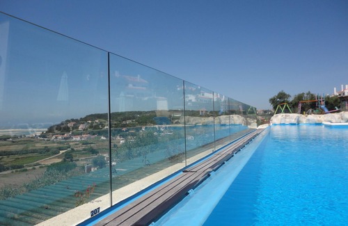 Foz do Arelho Villa | Superb villa for families with kids/tots, heated & fenced pool, gorgeous views