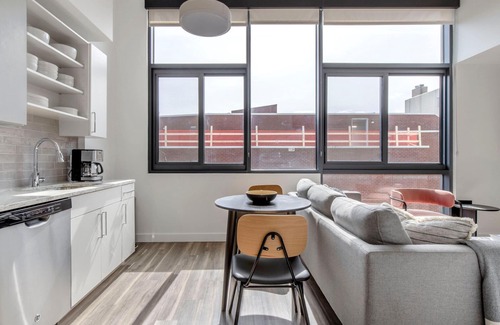 West End Apartment | Superb West End 1BR w/Rooftop Pool, Walk to Nightlife, by Blueground
