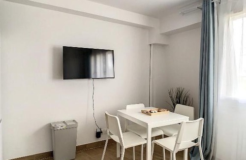 Livry-Gargan Apartment | Superbe Appart tout confort aéroport CDG 4 pers