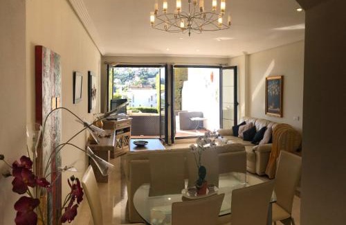 Benahavis Apartment | Superior 3BR GolfLA Apartment Minutes from Puerto Banus & Marbella