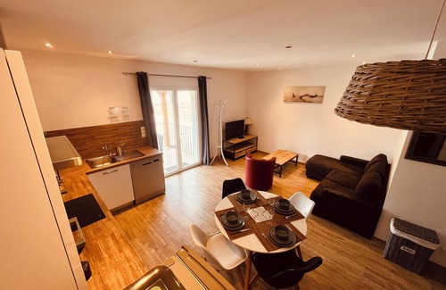Galeria House | Superior apartment 2 bedrooms sea view in front of the beach