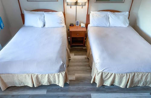Boothbay Harbor Cabin | Superior King Room - 1 King Bed