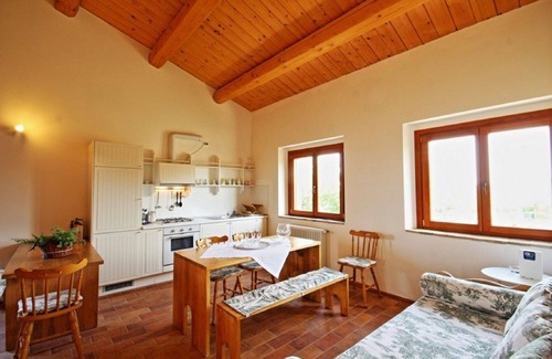 Montelabbate Apartment | Superlative country estate with pool in a stunning landscape