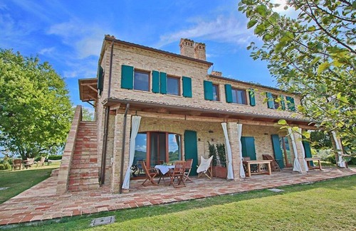 Montelabbate Apartment | Superlative country estate with pool in a stunning landscape
