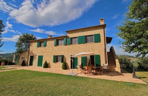 Montelabbate Apartment | Superlative country estate with pool in a stunning landscape