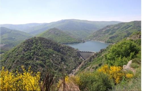Villefort Apartment | Sur les rochers du lac & location-rando en VTT