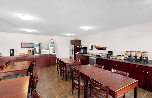 Hardisty Hotel | SureStay Plus Hotel by Best Western Hardisty