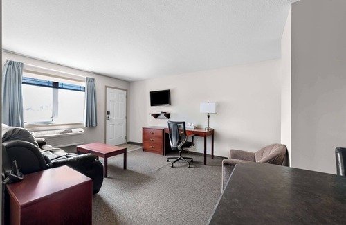 Hardisty Hotel | SureStay Plus Hotel by Best Western Hardisty