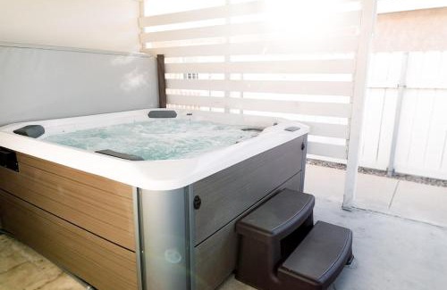 Clairemont House | Surf Farm House with backyard Oasis and Jacuzzi