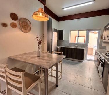Muizenberg Apartment | Surfers Muiz