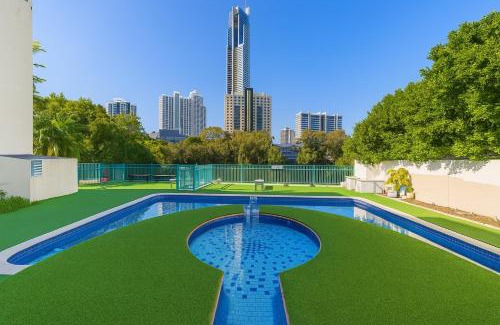 Surfers Paradise Apartment | Surfers Paradise Center- Ocean View Vacation Condo-Pool&Pier,Walk to Beach