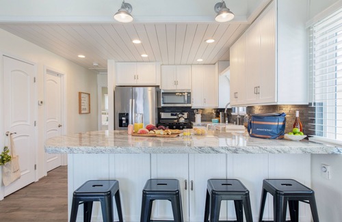 Bouvet Island Apartment | Surfrider II by AvantStay | Walk to the Beach + Balcony