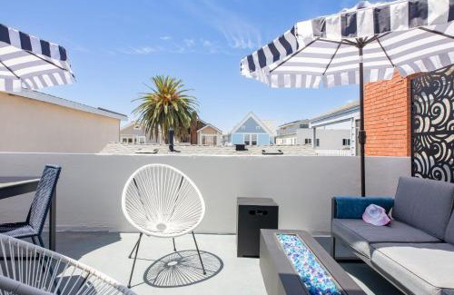 West Newport Apartment | Surfrider II by AvantStay Walk to the Beach Balcony
