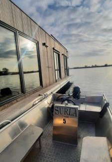 Oud Ade Boat Rental | Surla houseboat "Aqua Zen" Kagerplassen with tender