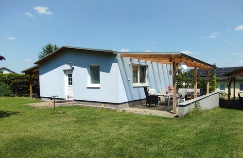 Oberhavel House | Surrounded by greenery - house with 3 bedrooms, terrace and large pool