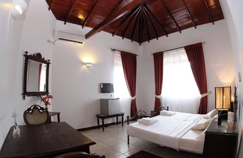 Elpitiya Bed & Breakfast | Surrounded by lush greenery, offers homely and comfortable accommodation.