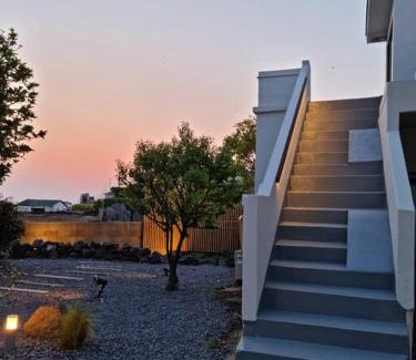 Hallim House | Susu Jutaek - Beautiful Sunset at Hanlim and Aewol