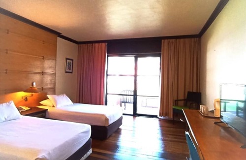Kampung Ru Tapai Hotel | Sutra Beach Resort