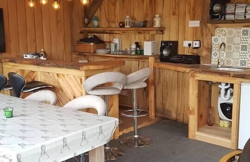 Hatherton House | Sutton Coldfield 2-Bed Caravan, Parking & Bar-B-Q