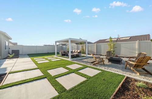 Pumpkin Center House | SW Bakersfield -New House! LUXE, New furniture & appliances