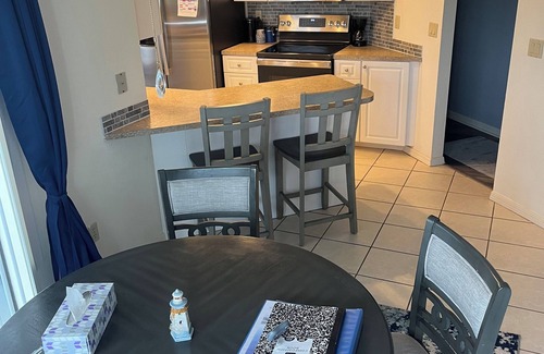 Oakland Hills House | SW Florida close to beach. HEATED SALT WATER POOL