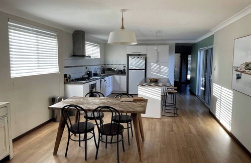 South Bunbury House | SW Getaway – Walk to Bunbury Beach, Safe & Central