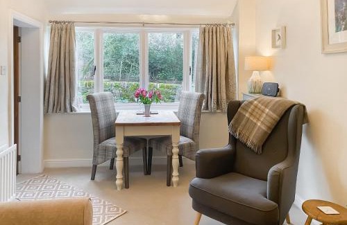 Middle Mayfield House | Swallows - Uk41742