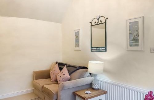Middle Mayfield House | Swallows - Uk41742
