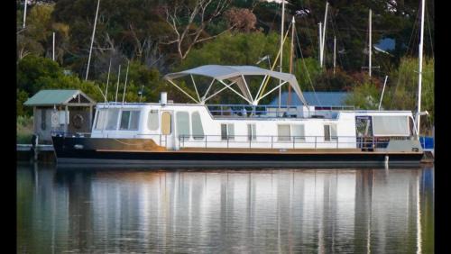 Goolwa Boat Rental | Swamp Fox luxury 2BR Dutch Barge