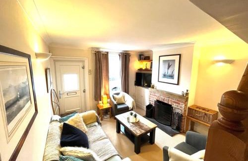 Emsworth House | Swan Cottage-cosy by the water