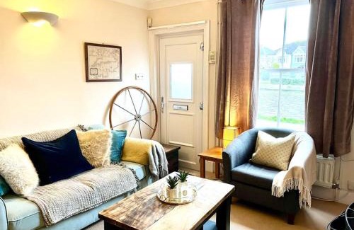 Emsworth House | Swan Cottage-cosy by the water