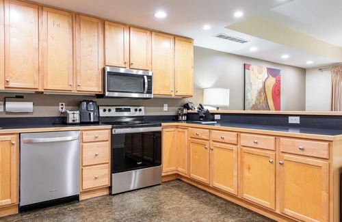 Germantown Condo | Swanky 2 LEVEL CONDO WALK TO ALL in The Highlands!