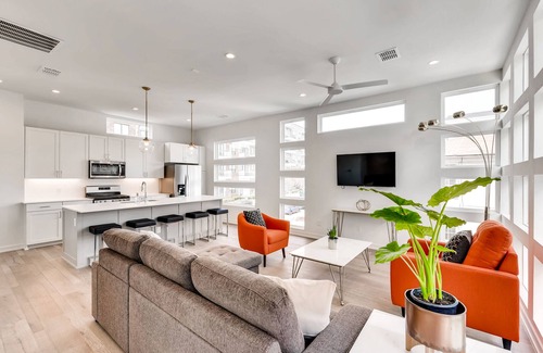 Knox - Henderson House | Swanky Modern and Bright home in Prime Location